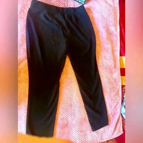 NWOT T-Tahari Black Trousers with Gold Zippers and Accents - Picture 7 of 10